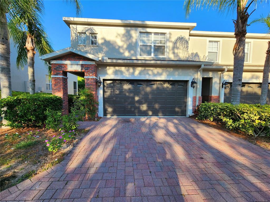1427 HILLVIEW LANE