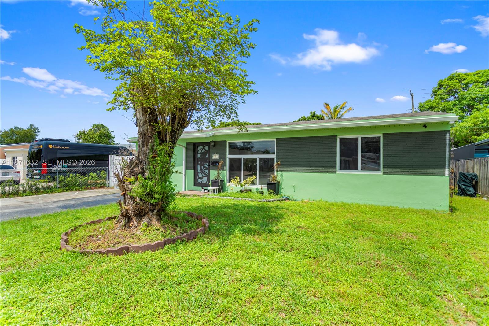 6611 Park St, Hollywood FL 33024