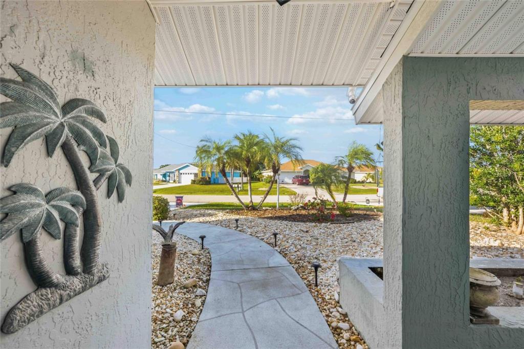 36 BUNKER CIRCLE, ROTONDA WEST, FL — photo 4 of 30