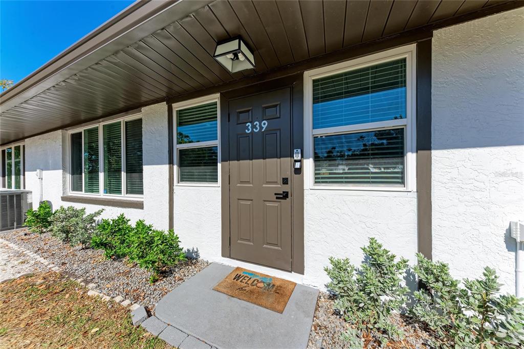 339 SUWANEE AVENUE, SARASOTA, FL — photo 2 of 17