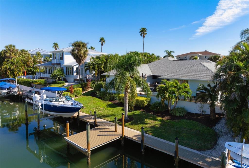 607 NORTH POINT DRIVE, HOLMES BEACH, FL — photo 2 of 30