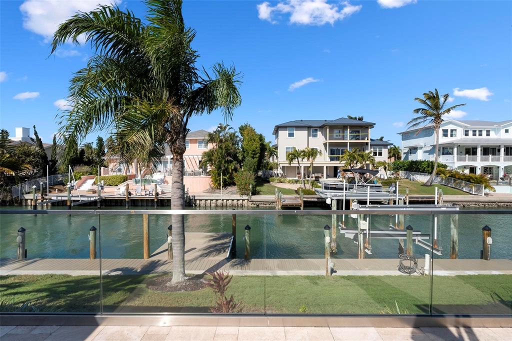 607 NORTH POINT DRIVE, HOLMES BEACH, FL — photo 4 of 30