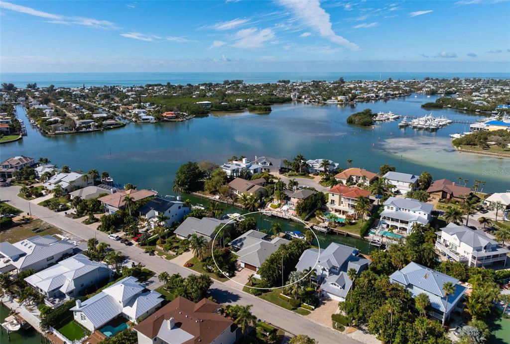 607 NORTH POINT DRIVE, HOLMES BEACH, FL — photo 5 of 30