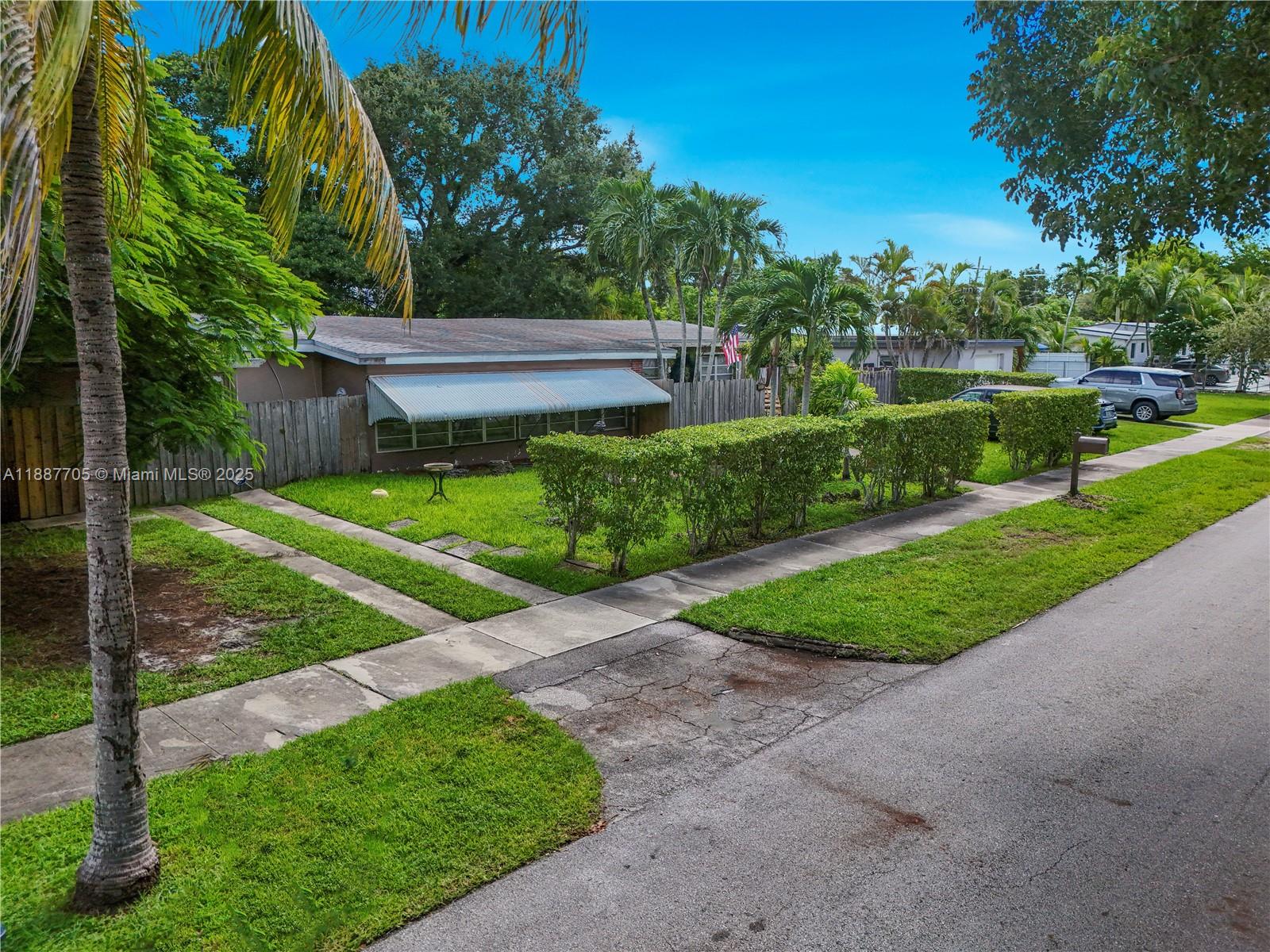 19341 Holiday Rd, Cutler Bay FL 33157