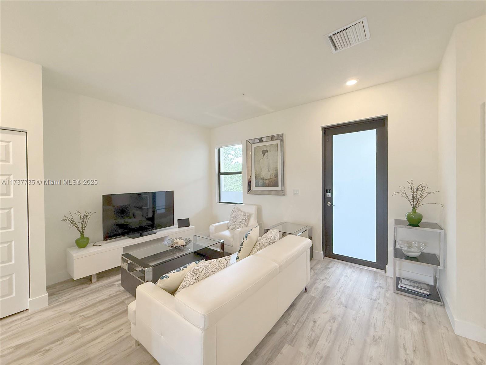 7925 NW 104th Ave # 23, Doral FL 33178