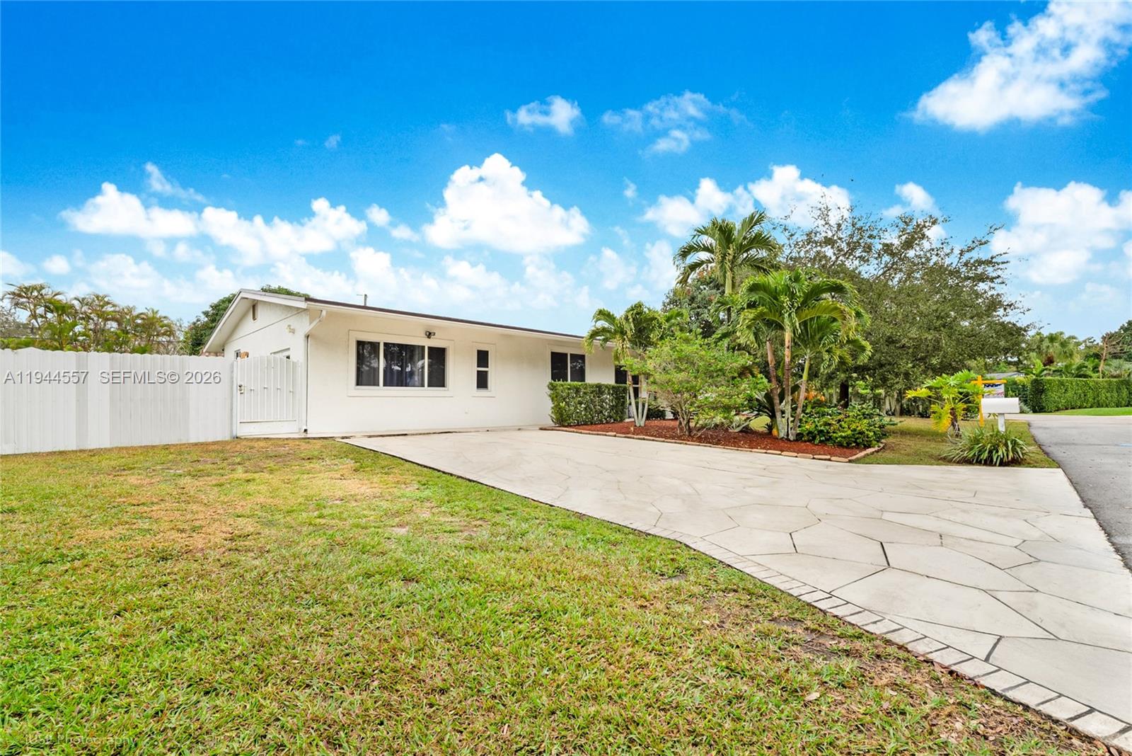 8265 SW 119th St, Miami FL 33156