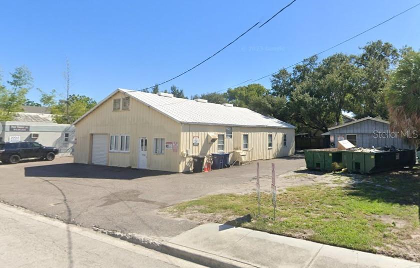 2704 W AZEELE STREET