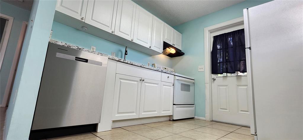 2254 19TH AVENUE SW, LARGO, FL — photo 2 of 23