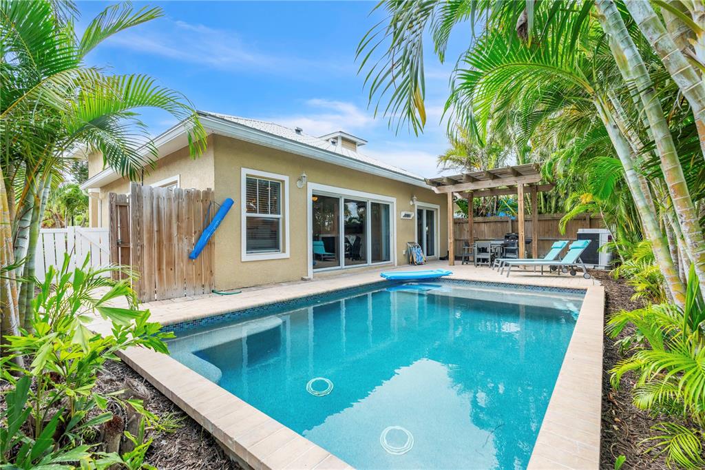 302 67TH STREET, HOLMES BEACH, FL — photo 3 of 30