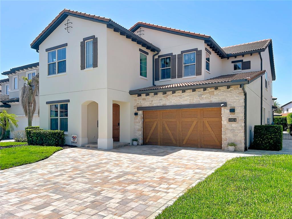 10824 ROYAL CYPRESS WAY