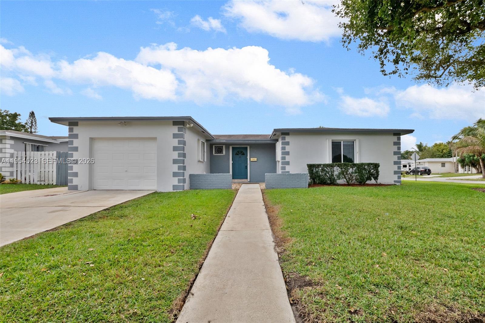 6572 SW 8th Ct, North Lauderdale FL 33068