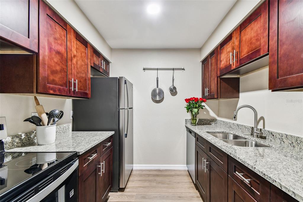 9115 TUDOR DRIVE UNIT E106, TAMPA, FL — photo 5 of 30