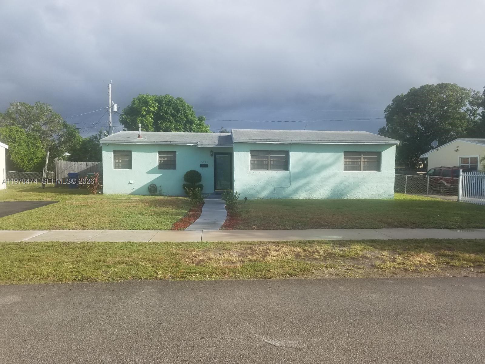MIAMI GARDENS, FL — photo 2 of 9