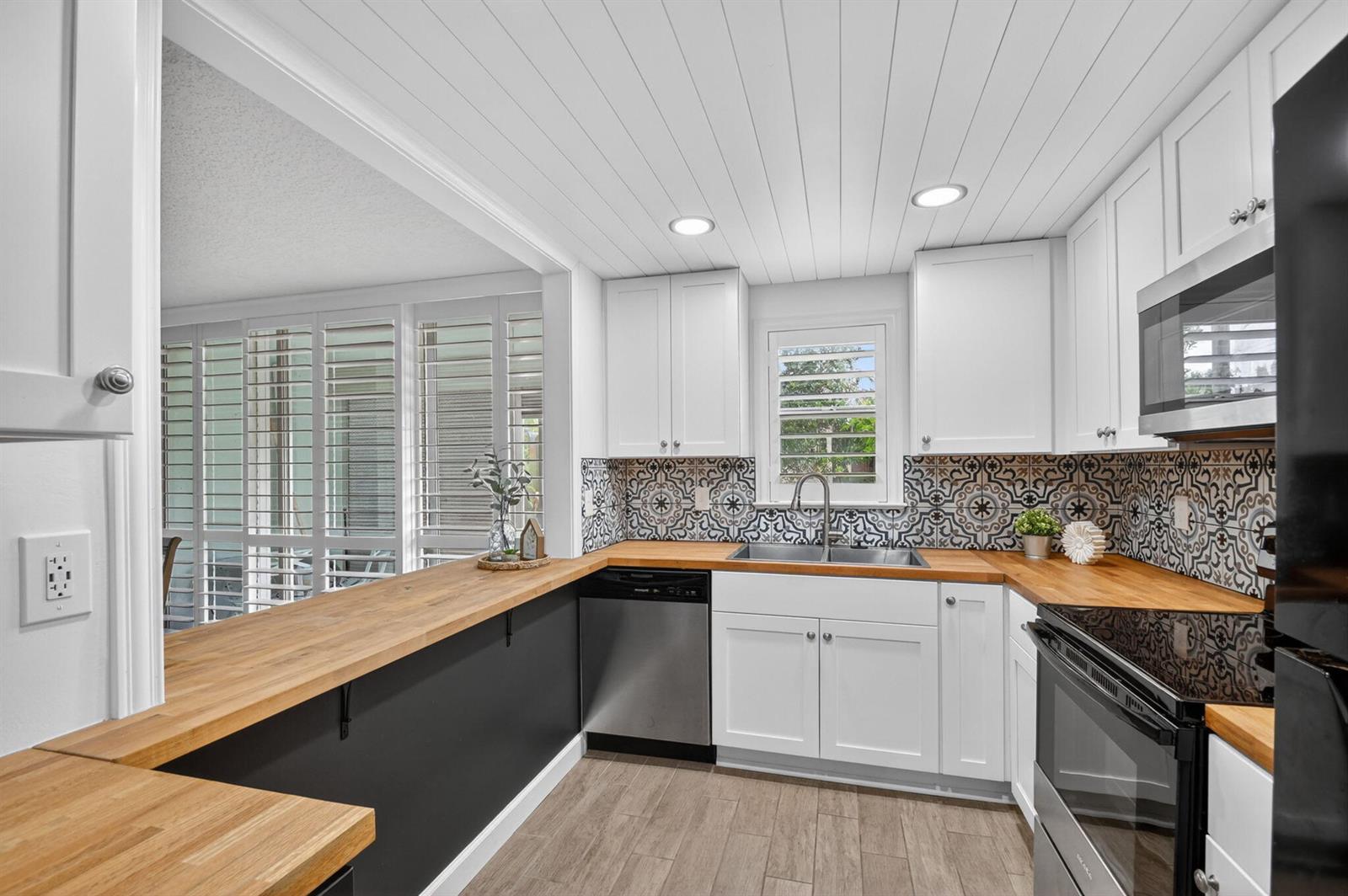 500 Davis Road # 37, Palm Springs FL 33461