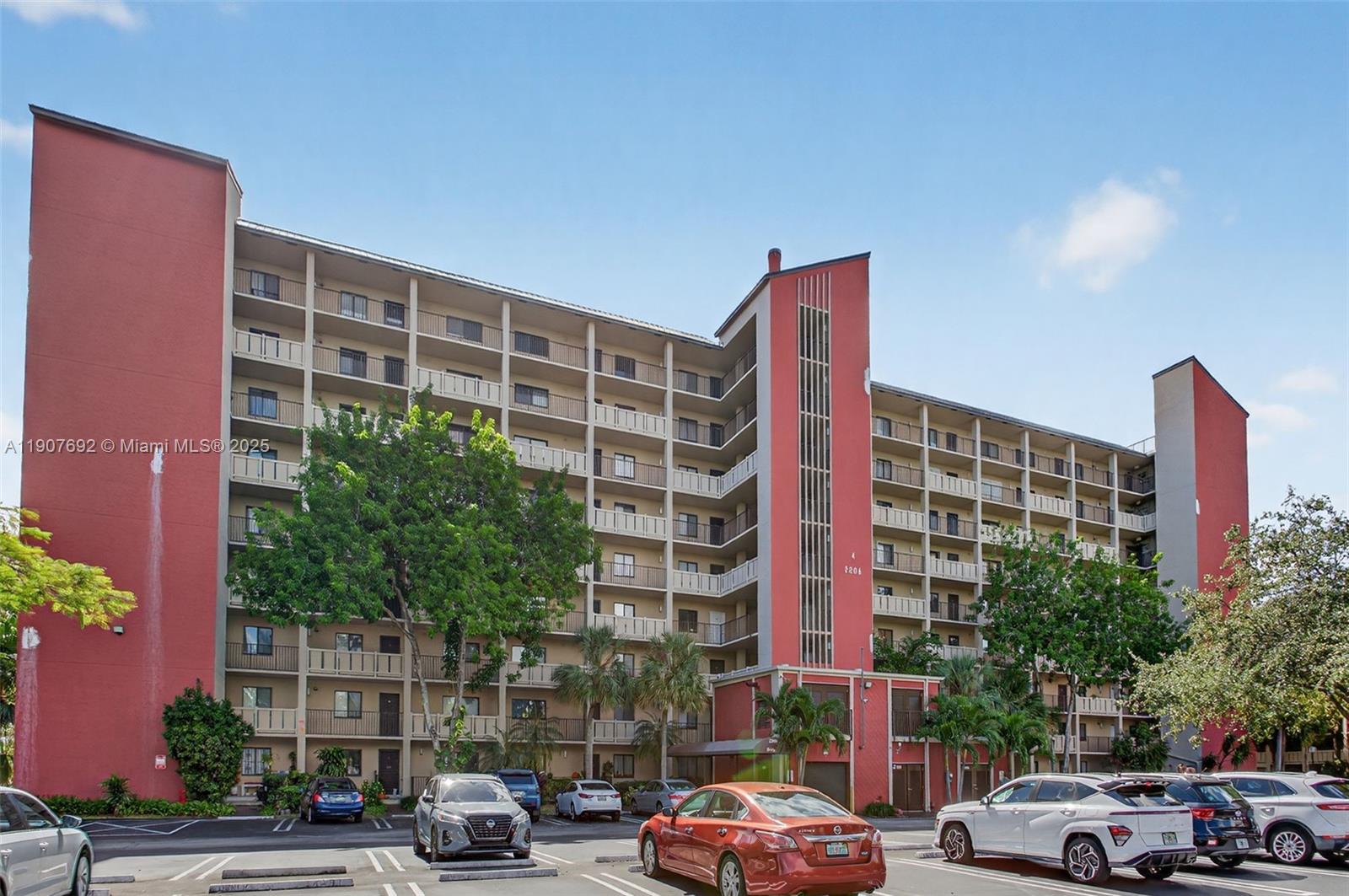 2206 S Cypress Bend Dr # 301, Pompano Beach FL 33069