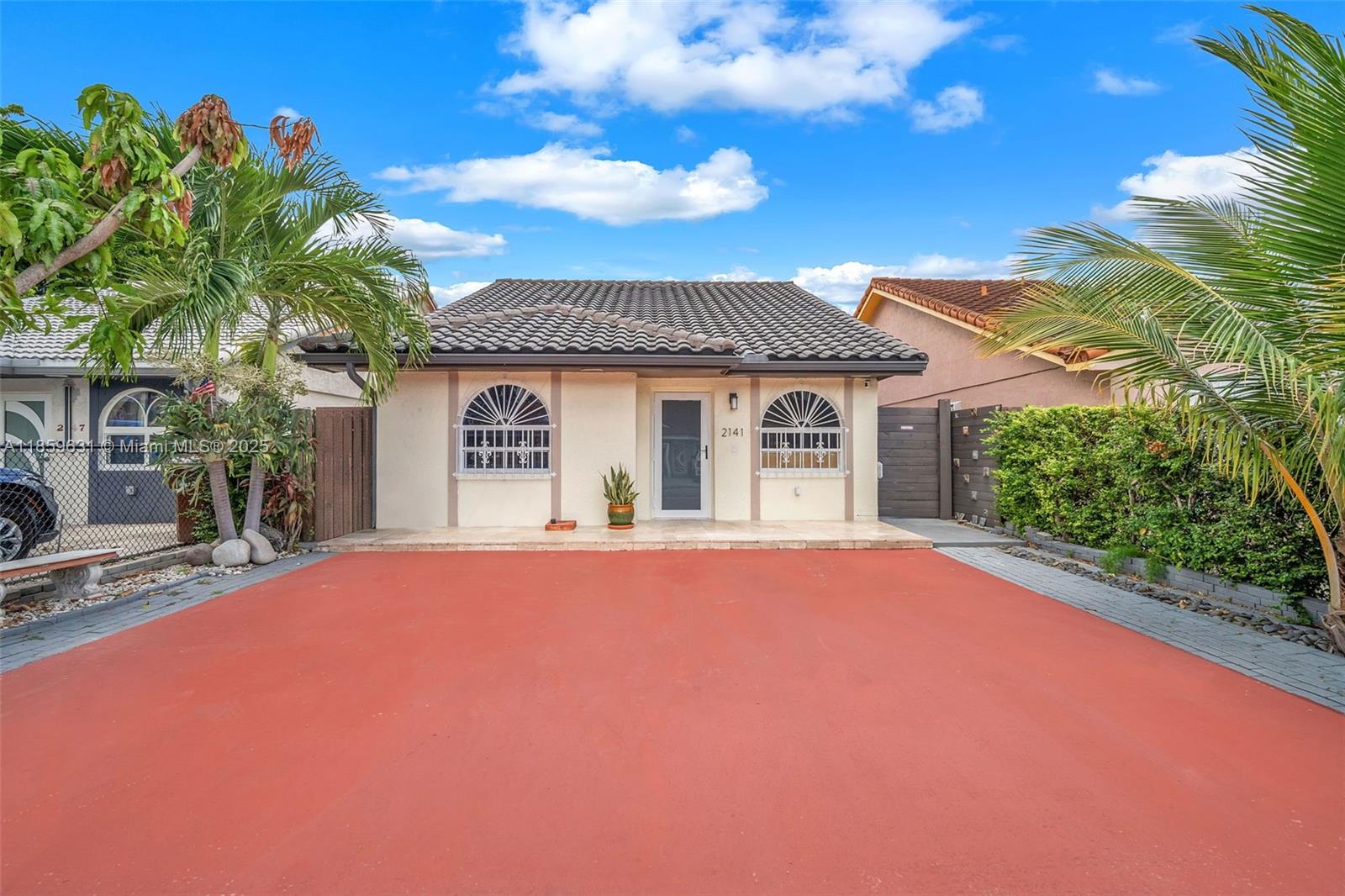 2141 W 53rd St, Hialeah FL 33016