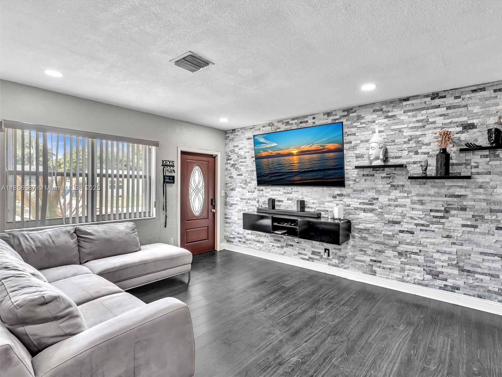 7011 Scott St, Hollywood FL 33024