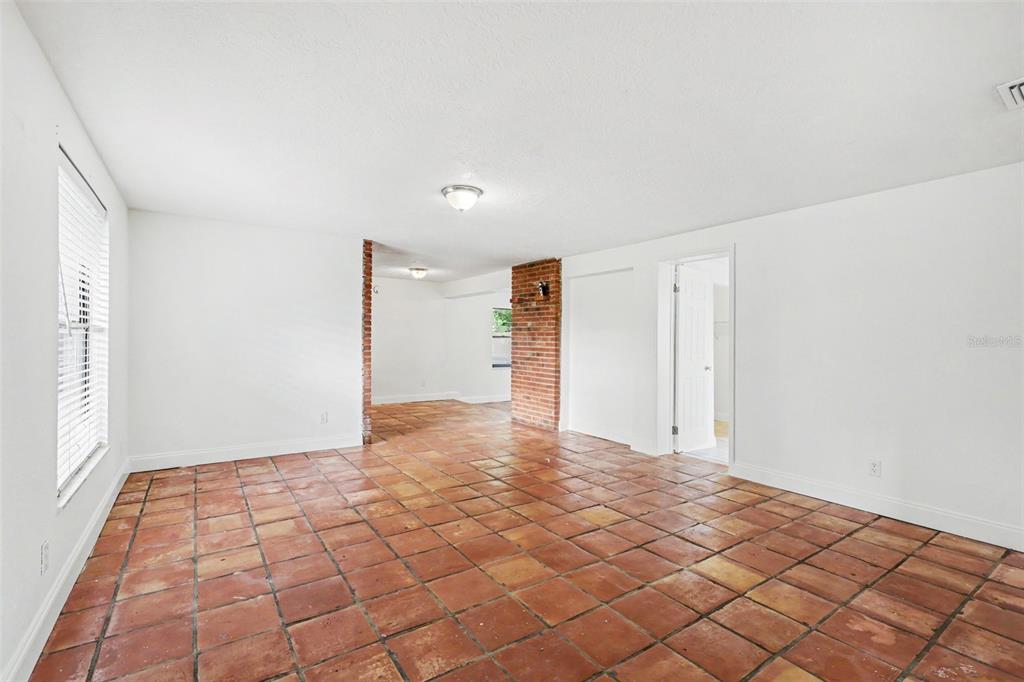 913 LYTLE STREET SW, RUSKIN, FL — photo 4 of 17