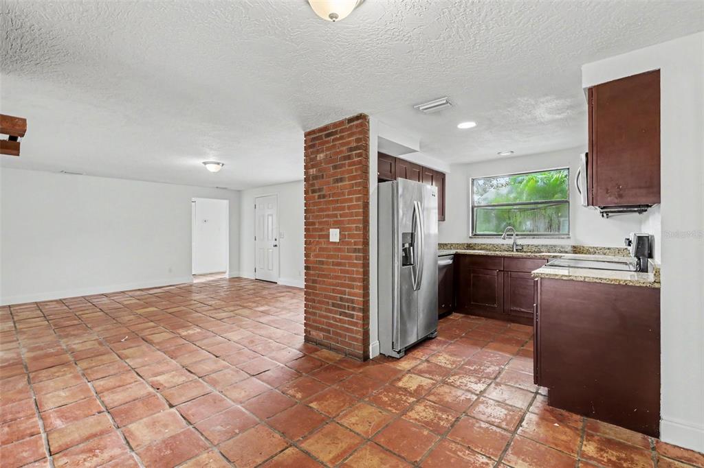 913 LYTLE STREET SW, RUSKIN, FL — photo 5 of 17