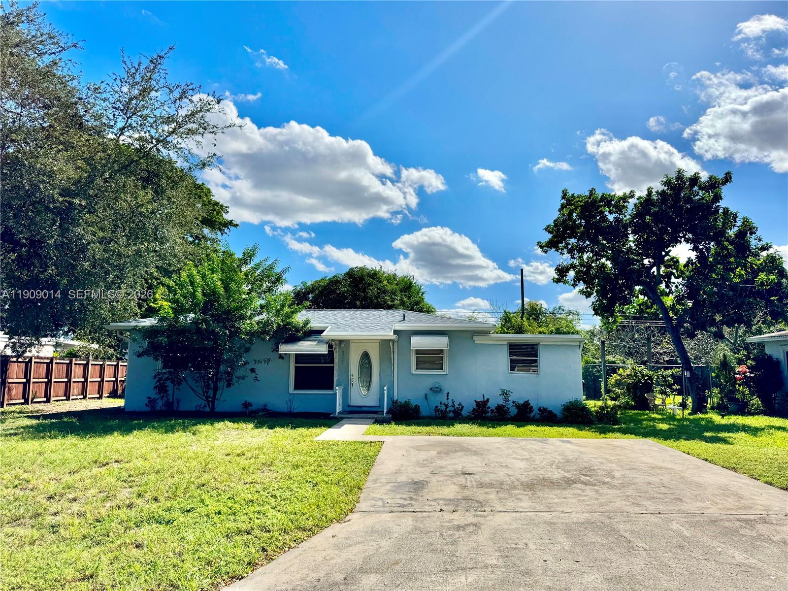 6320 Mayo St, Hollywood FL 33023