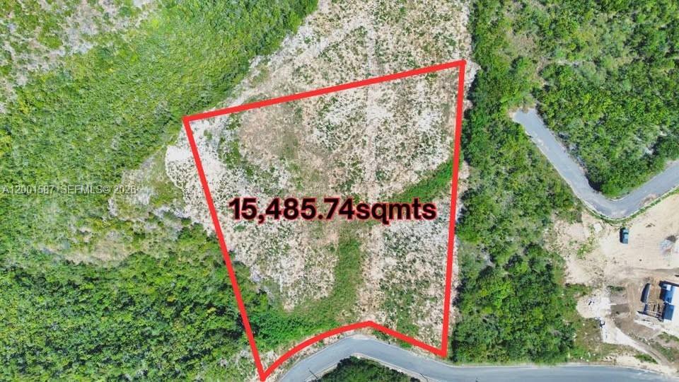An aerial view shows a vacant, irregularly shaped plot of land outlined in red — Urb El Peñol De Tallaboa, PR 00624, PR
