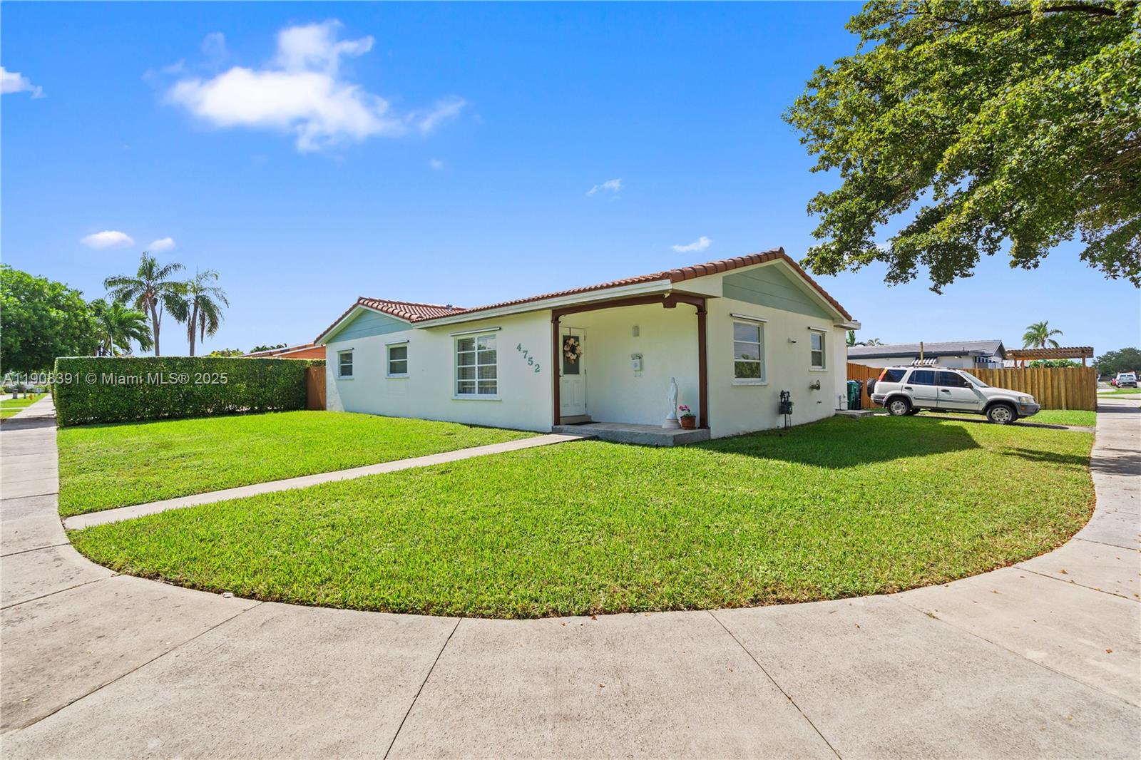 4752 SW 127th Ct, Miami FL 33175
