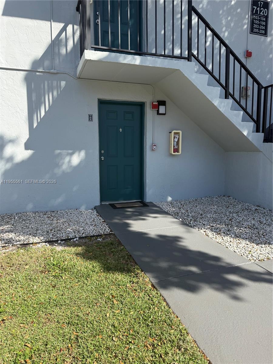 7120 NW 179th St # 105, Hialeah FL 33015