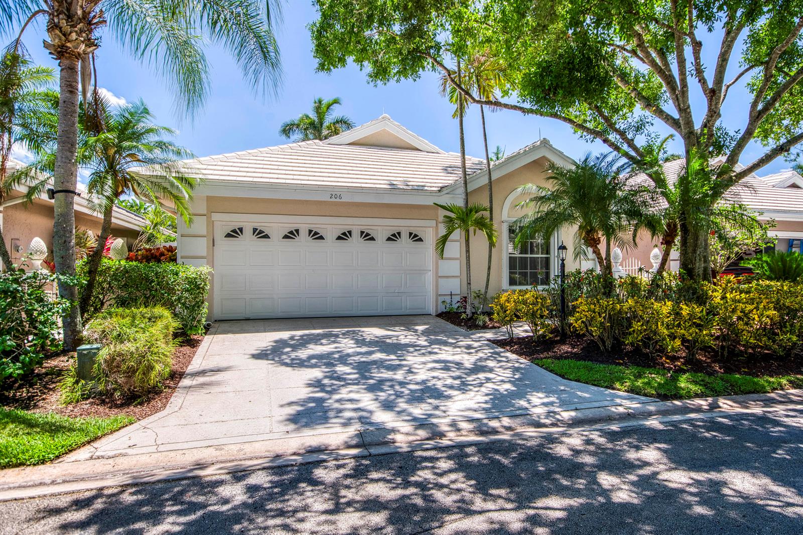 206 Canterbury Drive W, Palm Beach Gardens FL 33418