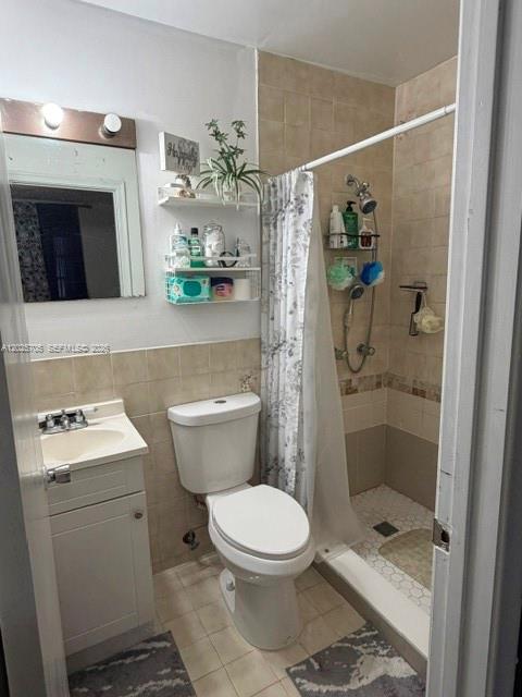 A bathroom features a vanity, a toilet, and a shower stall with a curtain — 4424 W 12th Ln # 7, Hialeah FL 33012, HIALEAH, FL