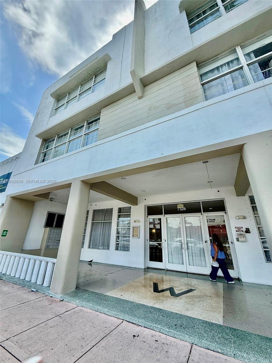 7326 Collins Ave # 105, Miami Beach FL 33141