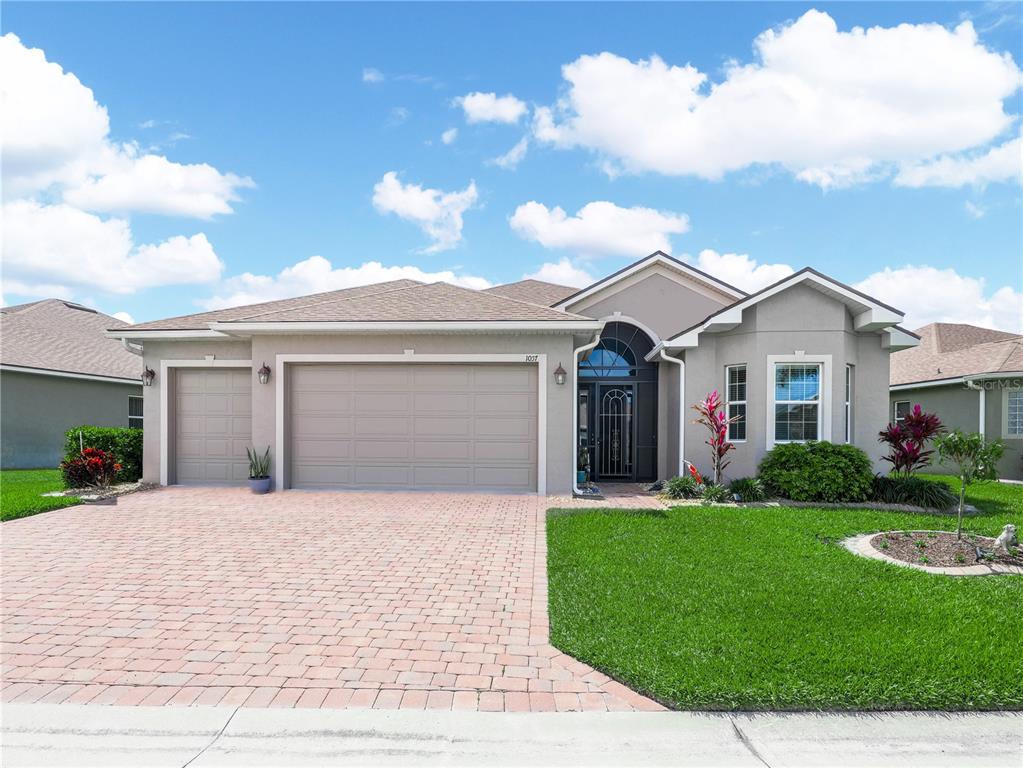 1057 SAWGRASS DRIVE