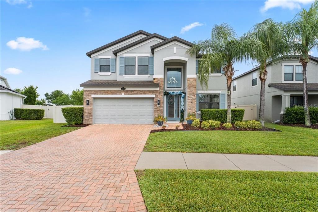 1675 FEATHER GRASS LOOP
