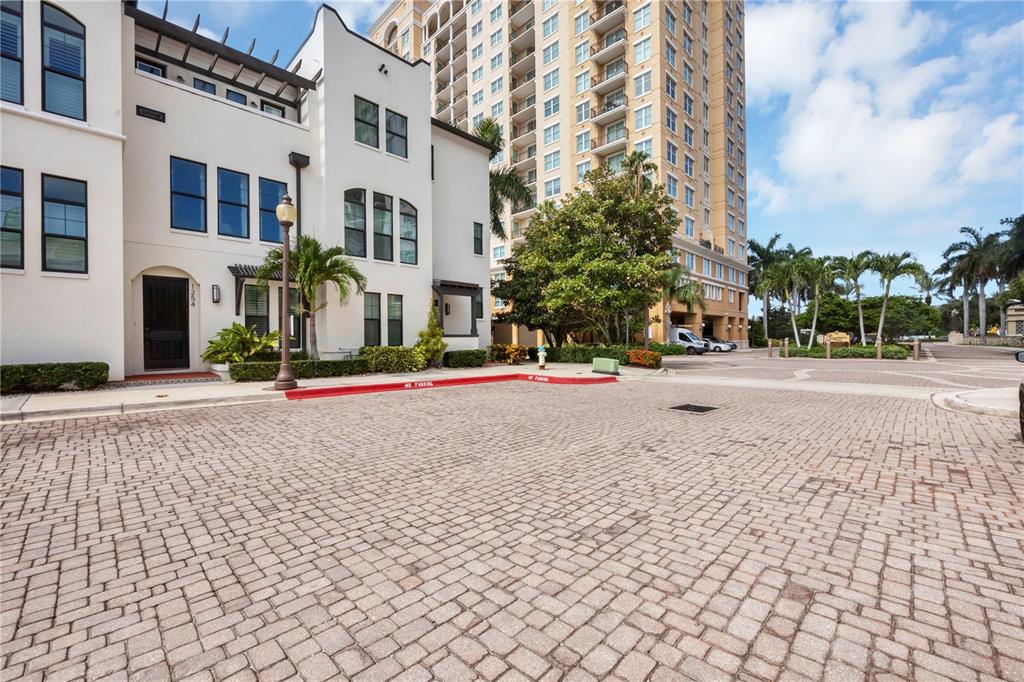 1250 MAY LANE, SARASOTA, FL — photo 2 of 30