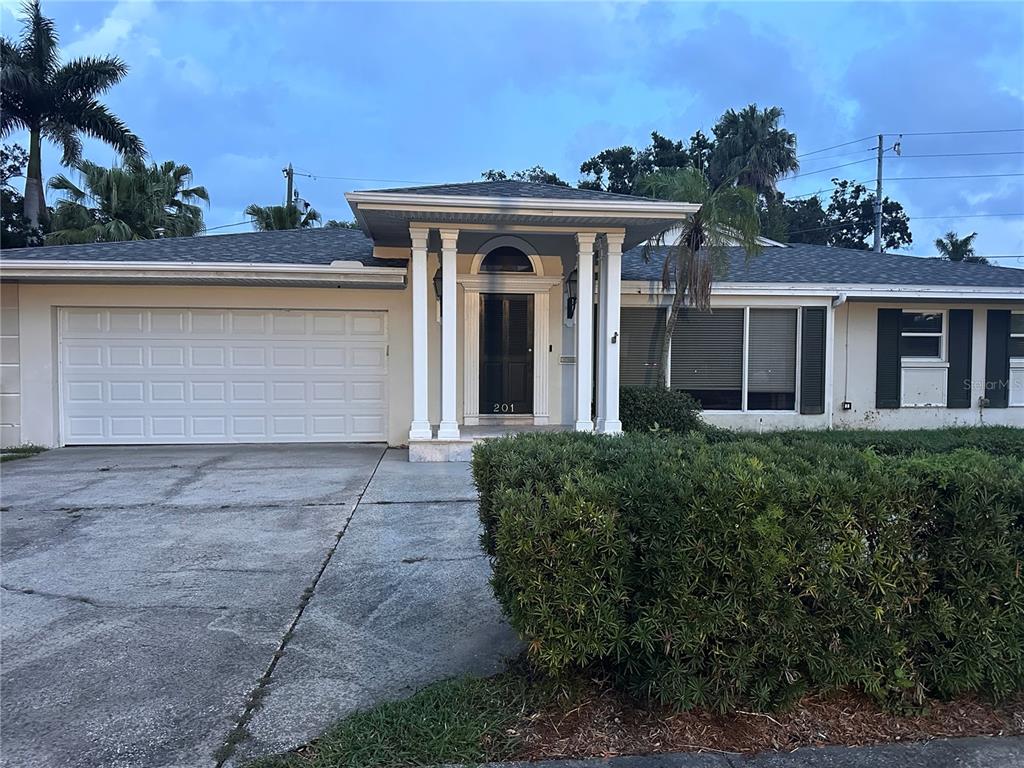 201 SNELL ISLE BOULEVARD NE, ST PETERSBURG, FL — photo 2 of 30