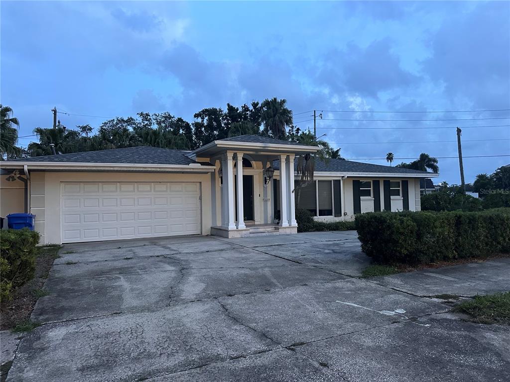 201 SNELL ISLE BOULEVARD NE, ST PETERSBURG, FL — photo 3 of 30