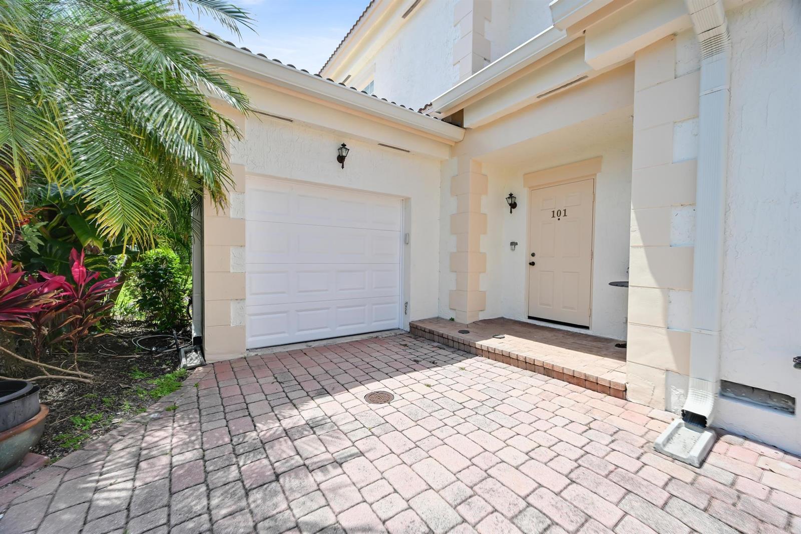 568 7th Square, Vero Beach FL 32962