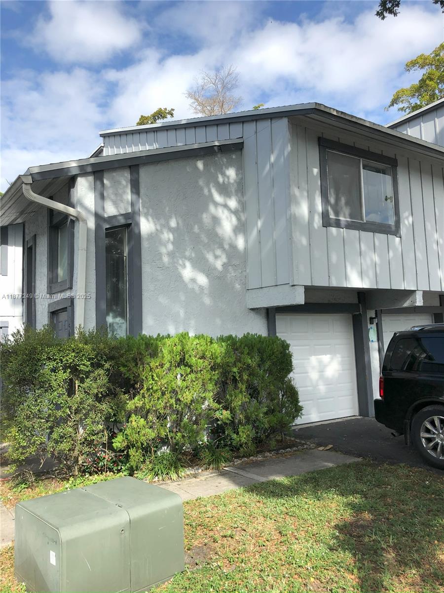 5946 NW 21st St, Lauderhill FL 33313