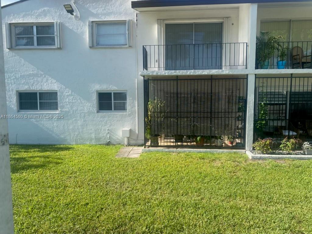 9520 SW 8th St # 111, Miami FL 33174