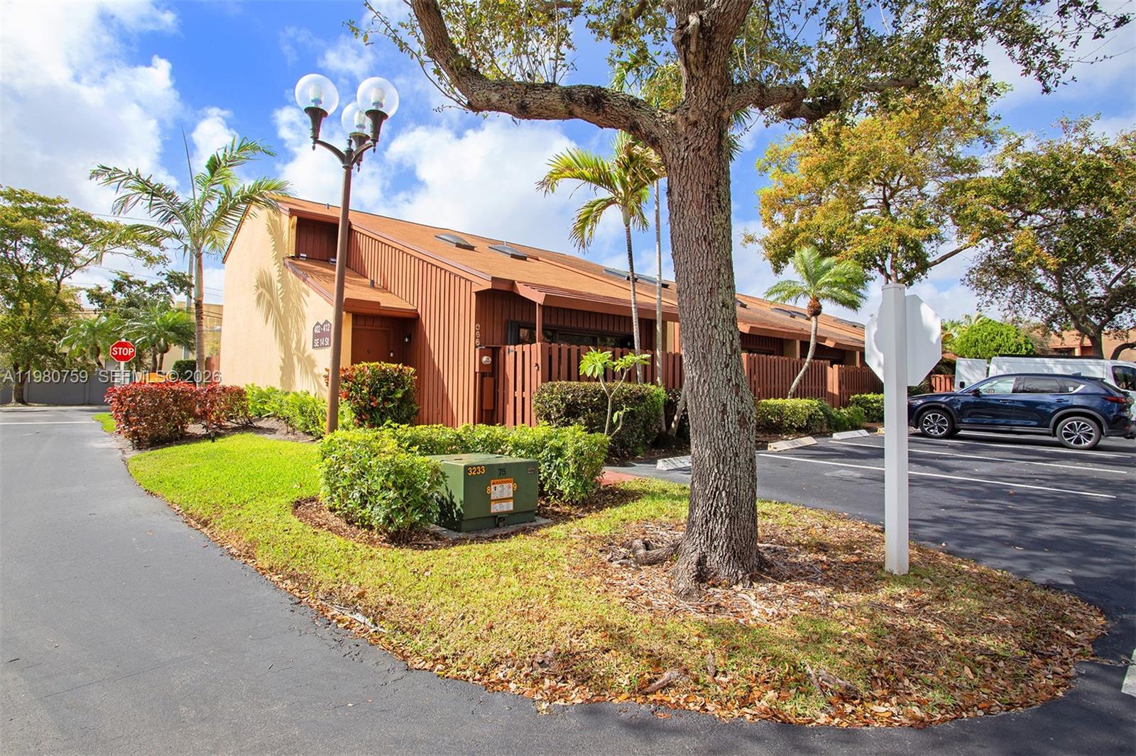 402 SE 14th St, Dania Beach FL 33004