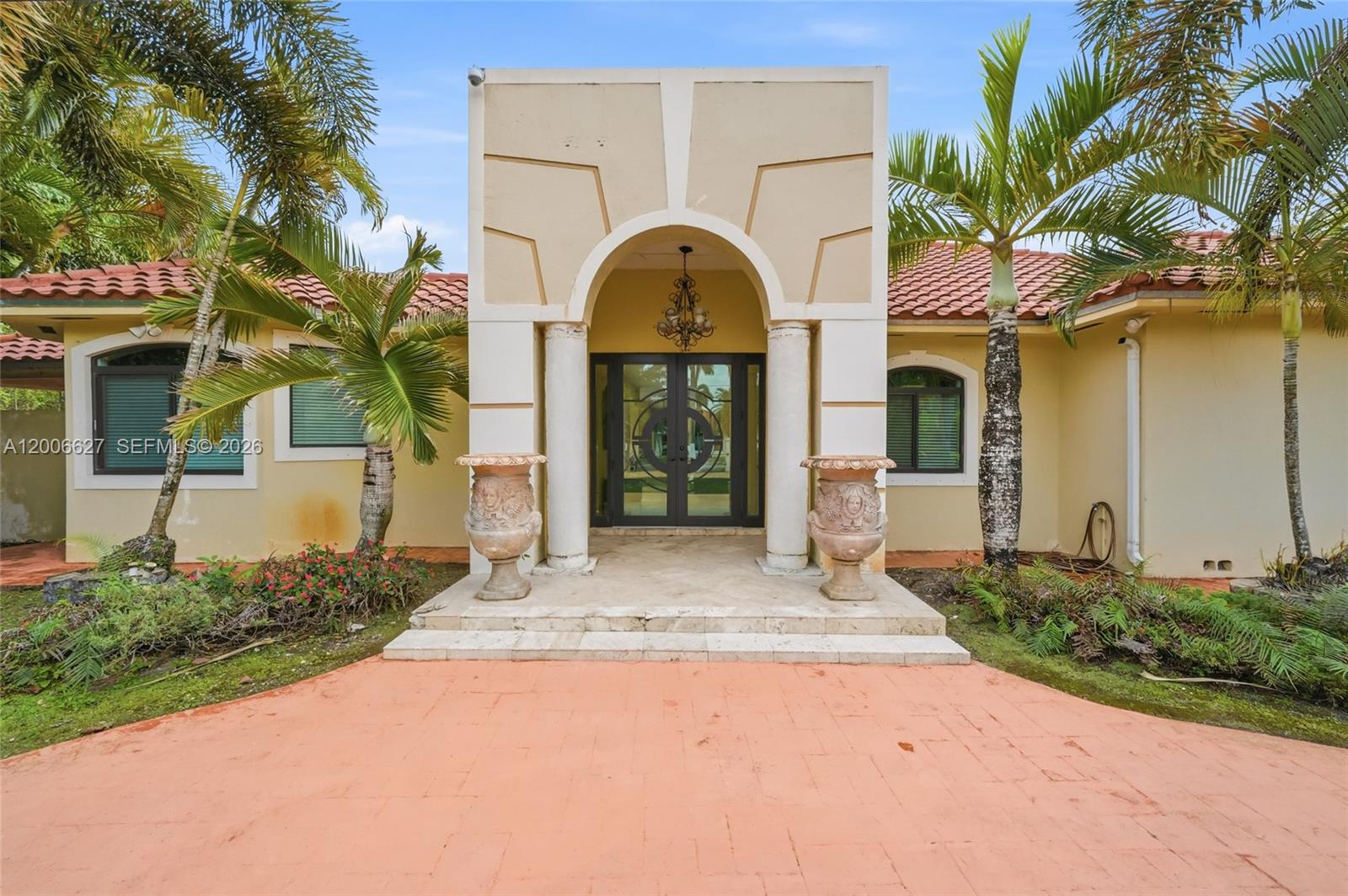 9898 NW 133rd St, Hialeah Gardens FL 33018