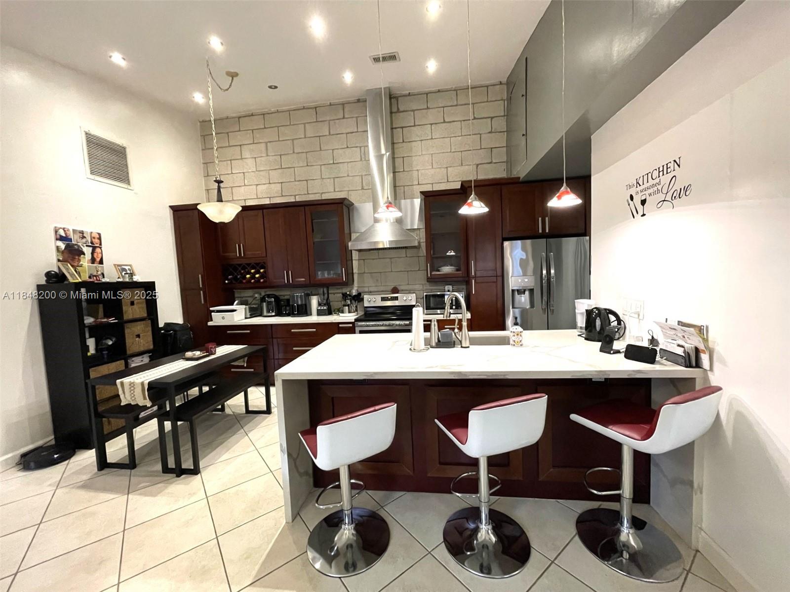 2754 N Nob Hill Rd, Sunrise FL 33322