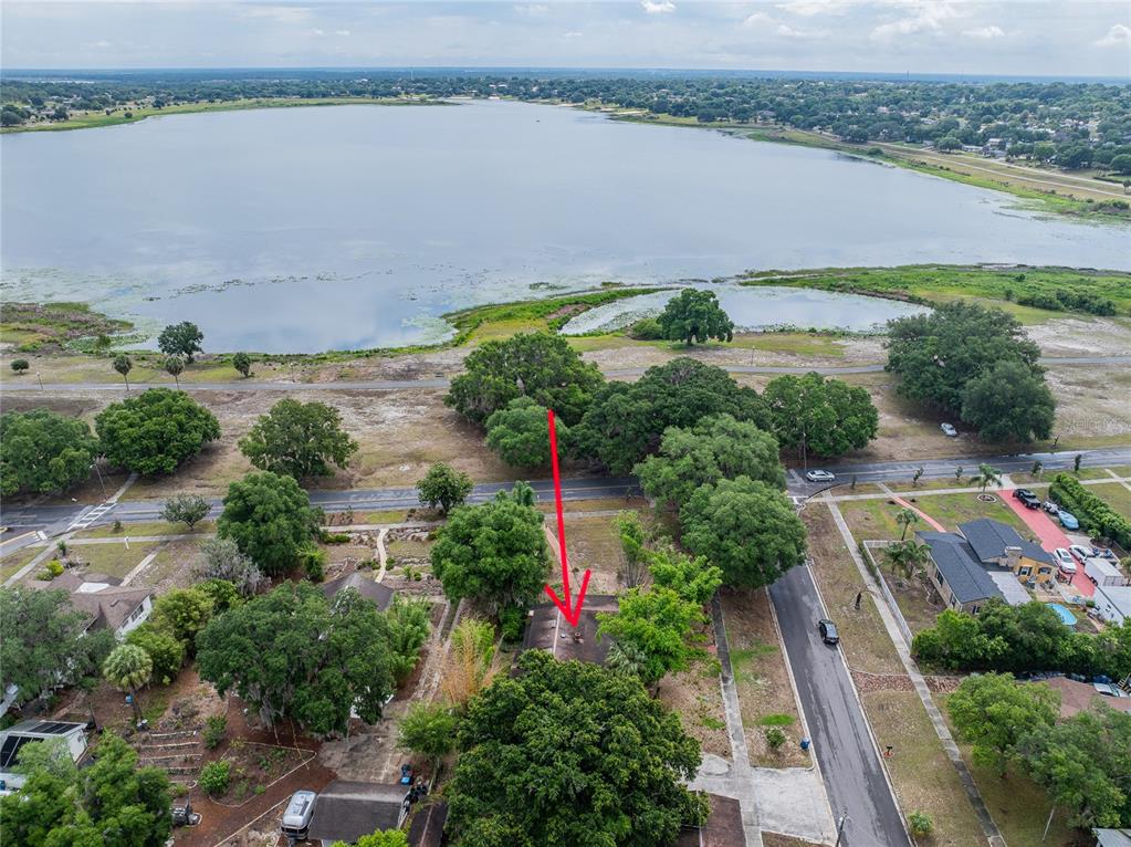 An aerial view shows a house with a red arrow pointing to its roof — 116 S LAKESHORE BOULEVARD, LAKE WALES, FL