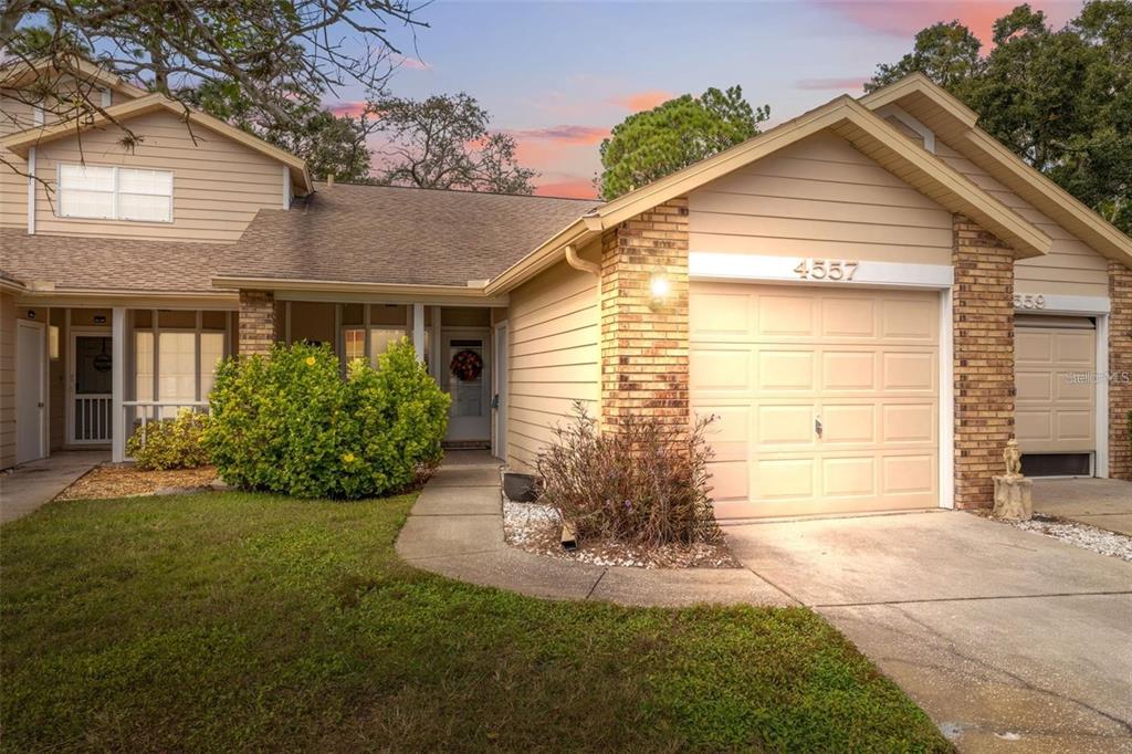 4557 GLEN HOLLOW