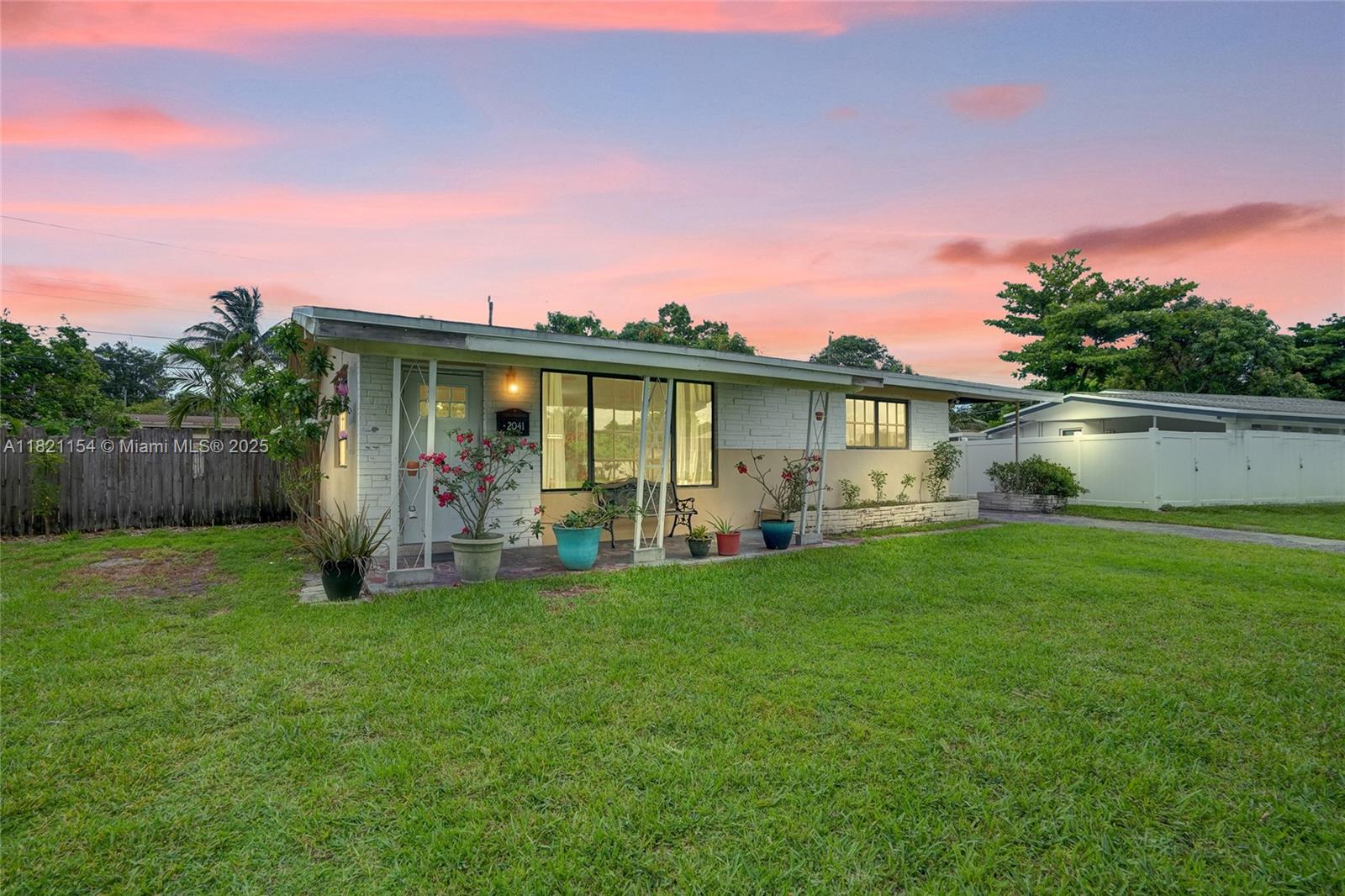 2041 Arcadia Dr, Miramar FL 33023