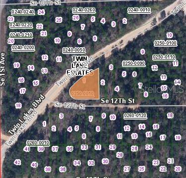 This is a map showing a highlighted land parcel within a residential subdivision — 00 TWIN LAKES BLVD AND SE 12TH ST CORNER, INTERLACHEN, FL
