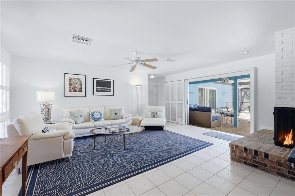616 LYONS LANE, LONGBOAT KEY, FL — photo 2 of 30