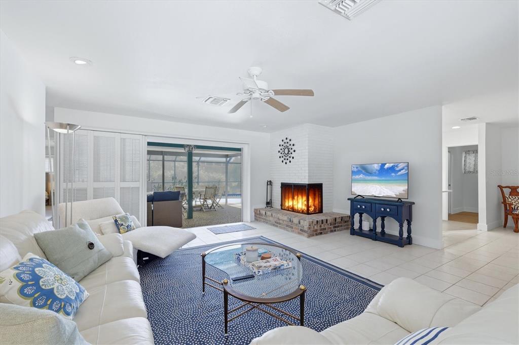 616 LYONS LANE, LONGBOAT KEY, FL — photo 3 of 30