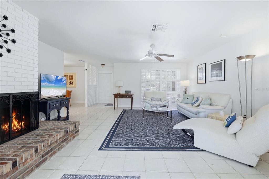 616 LYONS LANE, LONGBOAT KEY, FL — photo 5 of 30