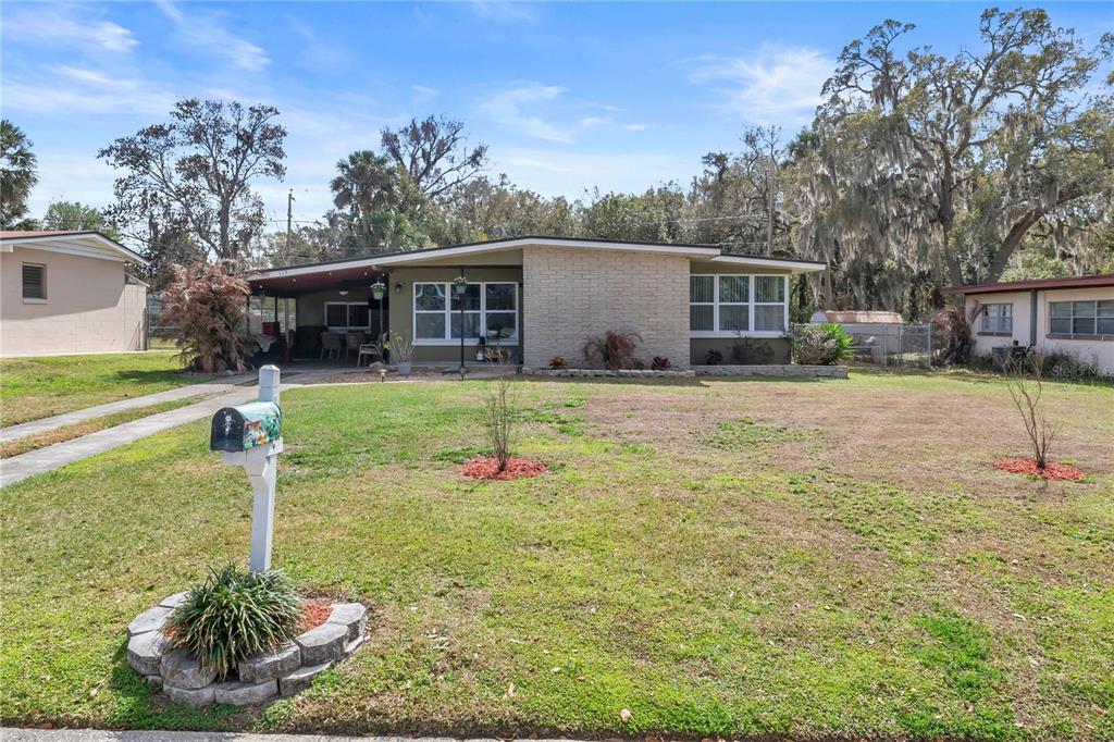 115 W WOODLAND DRIVE