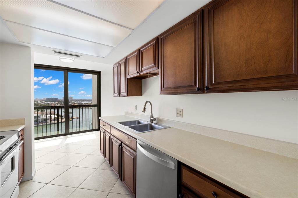 9425 BLIND PASS ROAD UNIT 1008, ST PETE BEACH, FL — photo 4 of 30